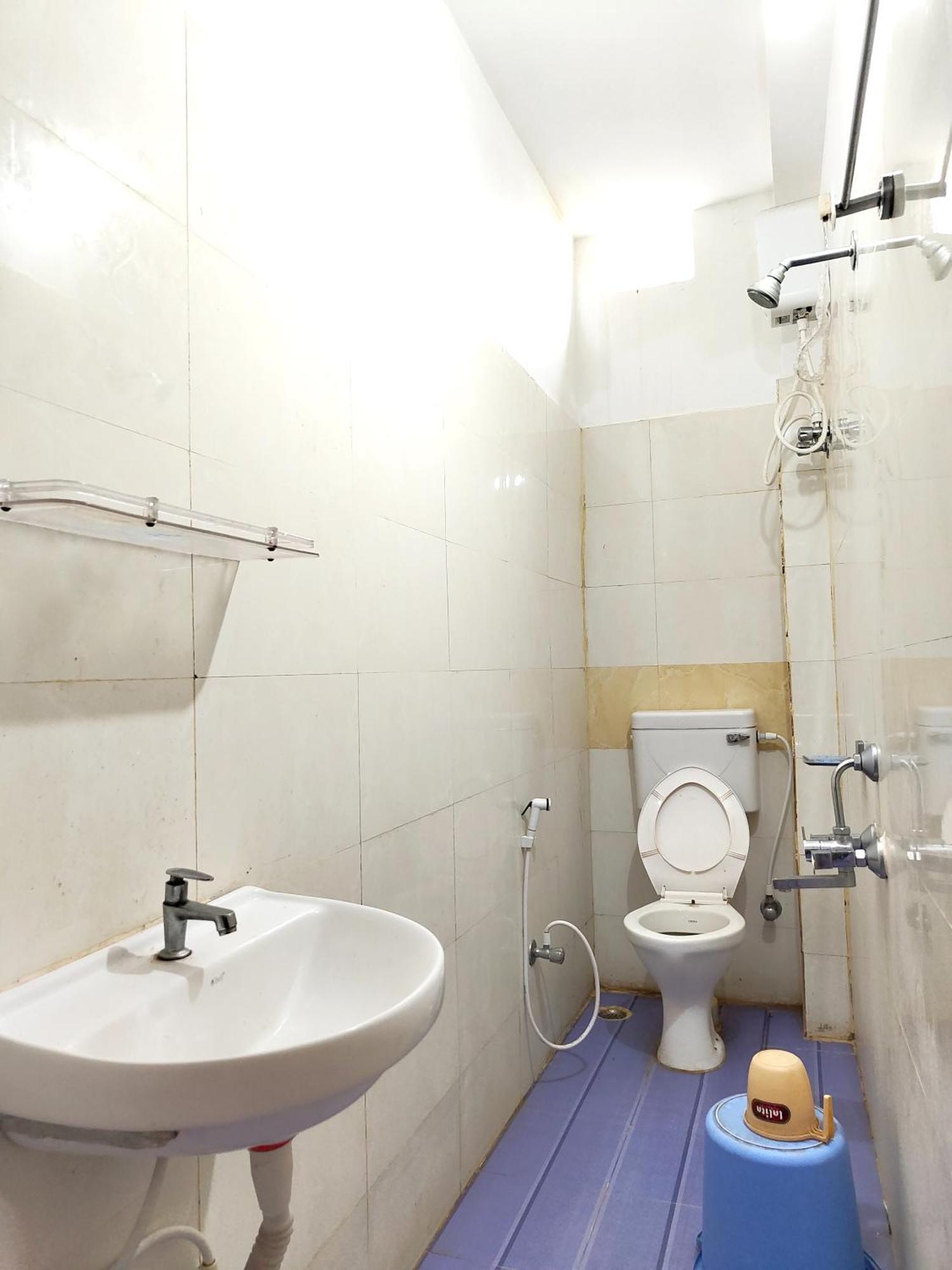 Goroomgo Sahoo Palace Puri - Prime Location Near Sea Beach - Excellent Service With Parking Facilities Exterior photo