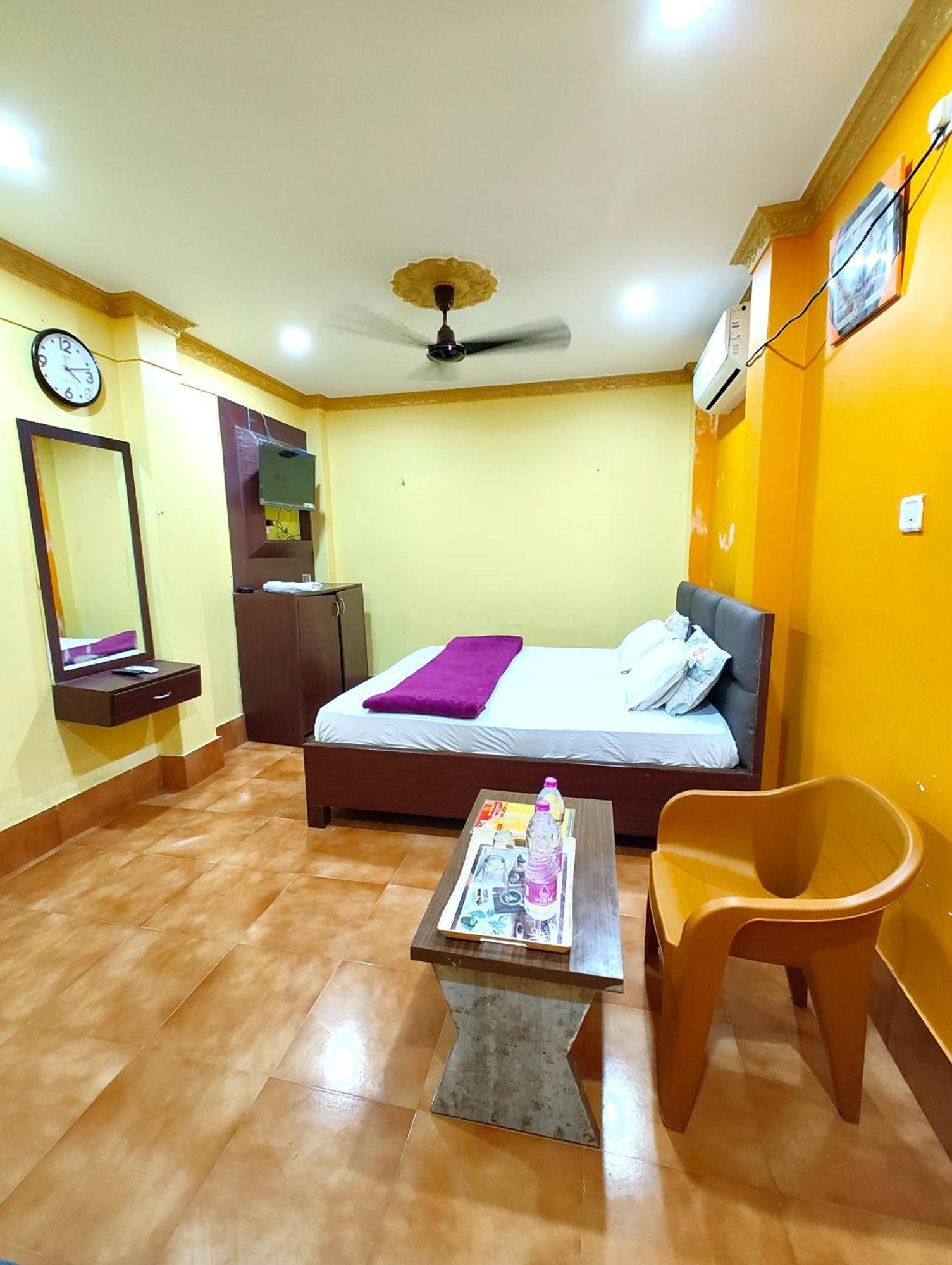 Goroomgo Sahoo Palace Puri - Prime Location Near Sea Beach - Excellent Service With Parking Facilities Exterior photo