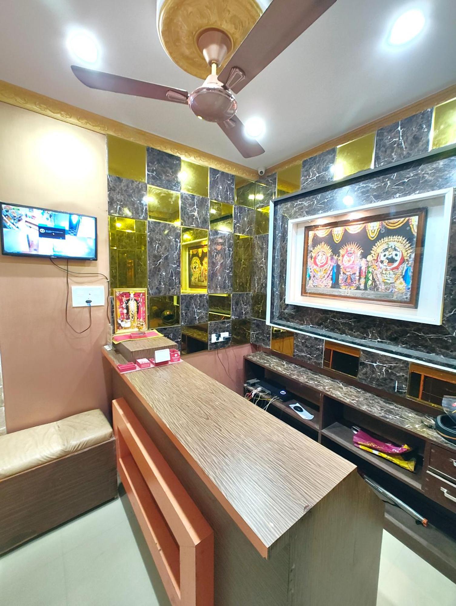 Goroomgo Sahoo Palace Puri - Prime Location Near Sea Beach - Excellent Service With Parking Facilities Exterior photo
